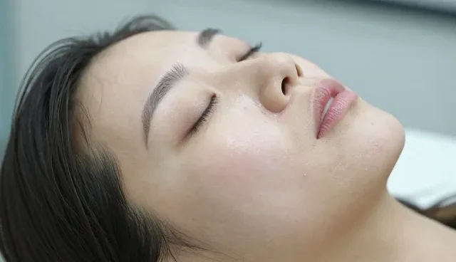 玻尿酸面部填充中身体轮廓雕塑的影响因素分析