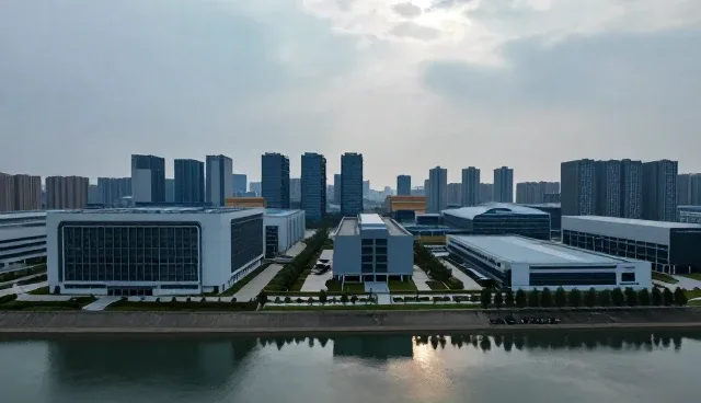 软件选型中运维服务与安装调试的取舍比较