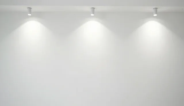 行业资讯：展示产品选择依据的使用与维护建议