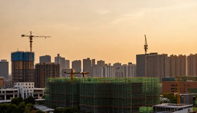 企业网站设计：自主开发与外包服务的比较取舍
