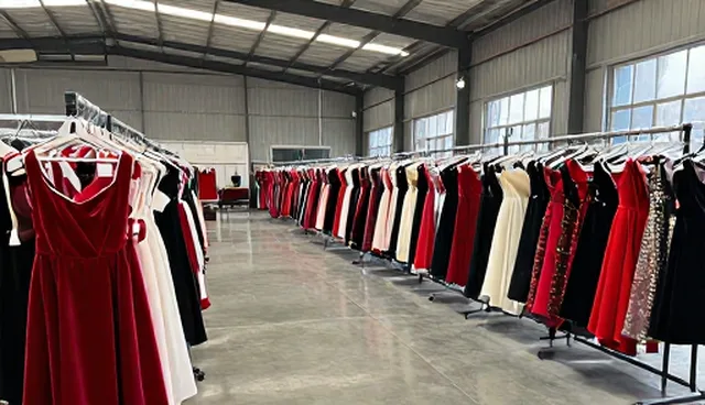 客户如何选择适合的节日礼服规格定制？