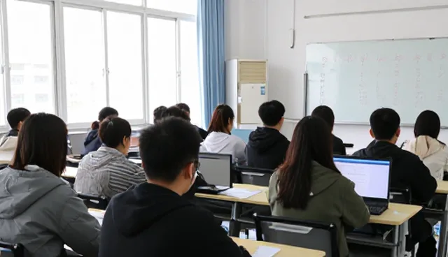 定制化开发服务选型中的常见误区澄清