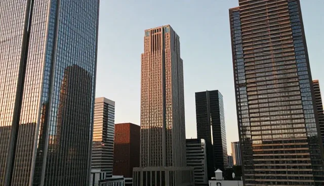 运维中的技术推广：两种适用场景的取舍分析