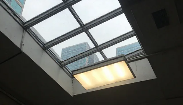 网络服务器租用：自主搭建与托管服务的取舍分析