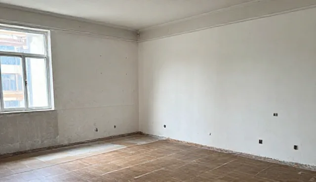课程研发中如何确保项目执行与跟踪？
