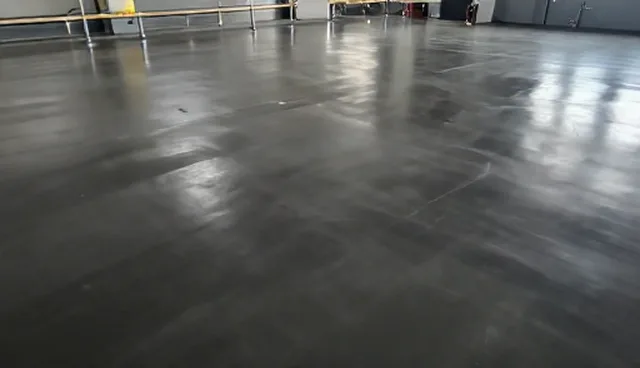 工业地坪材料选型的两种做法对比与实际取舍