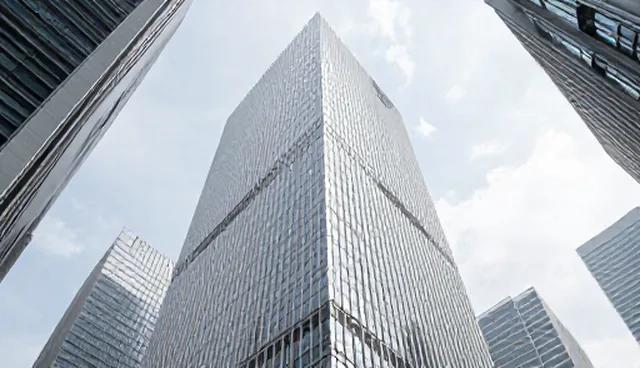 系统稳定性：两种做法的成本效益比较